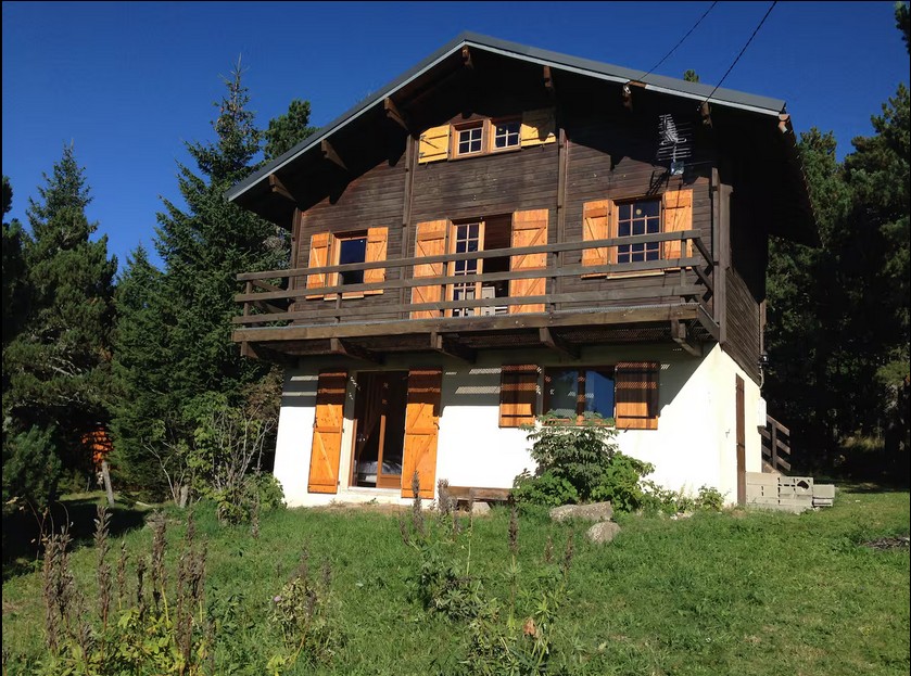 Chalet avec vue imprenable sur le lac de matemale